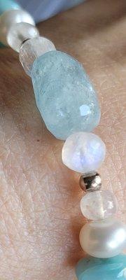 Aquamarine and high flash moonstones