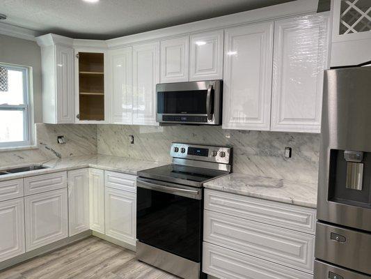 Kitchen cabinets & Granite