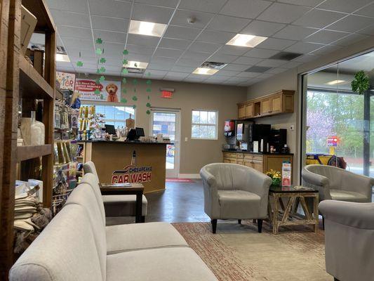 Waiting area has fountain soda, tea and coffee for just a tad over $1.