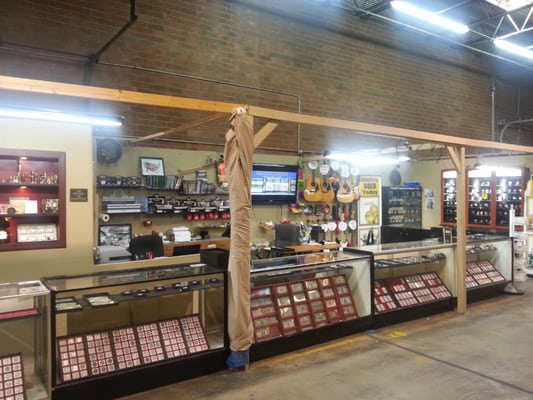 Side view of coin shop in cooks flea Market