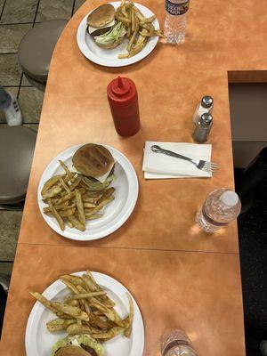 Cheeseburger, Greek fries