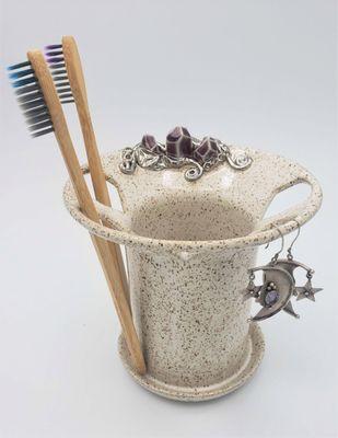 Toothbrush holder with sculpted crystals wrapped in platinum details