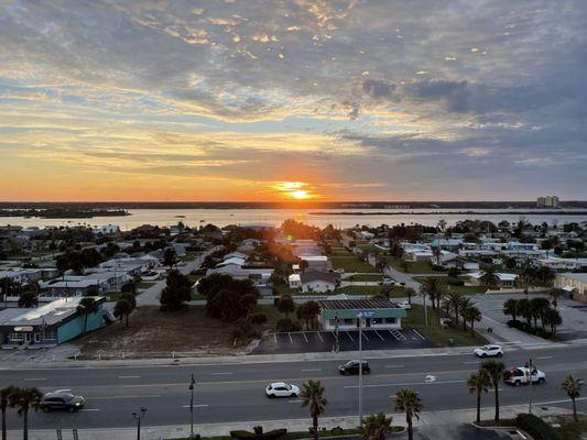 Holiday Inn Express & Suites Oceanfront Daytona Beach Shores, an IHG Hotel