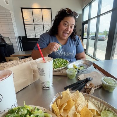 Happy to eat today and nice portion freshly made steak bowl! The guac was delicious also (FRESH!!!)