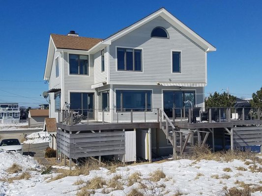 Beautiful large Oceanfront home