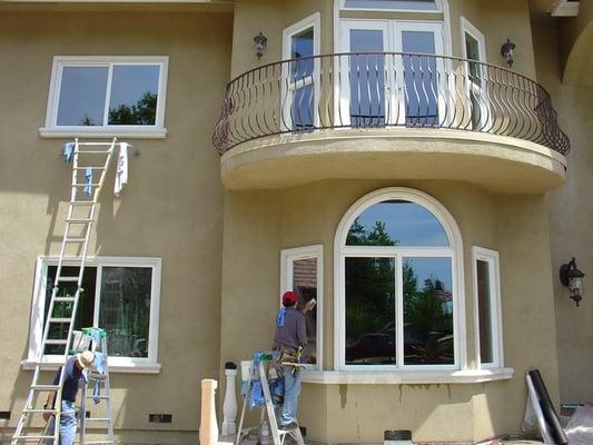 5000 square foot home in Loomis 95650 getting its windows professionally cleaned by the Squeegee Ninja and crew.