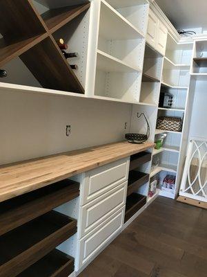 Pantry with solid corner shelves