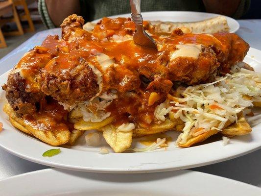 Tajadas with fried chicken (pollo frito)