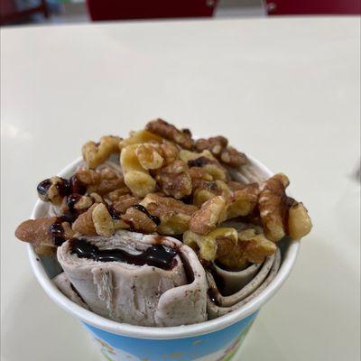 Oreo Rolled Ice Cream with walnuts