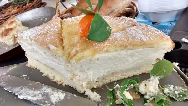 Farmer's cheese cheesecake