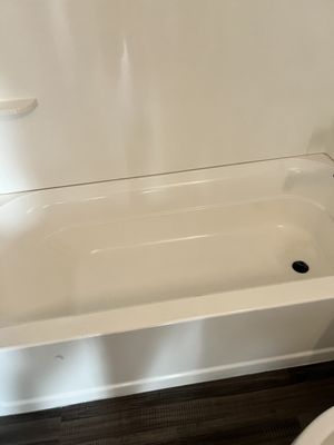 No stains and very clean tub