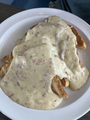 Chipped beef gravy over toast