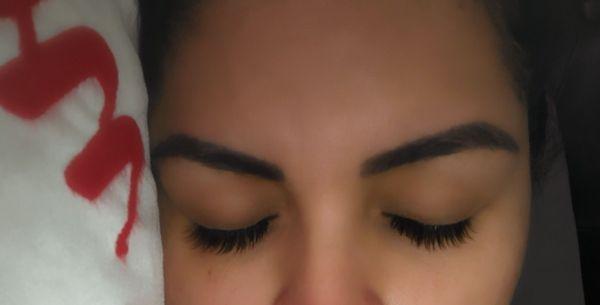 Very natural just a bit longer then my natural eyelashes but full look