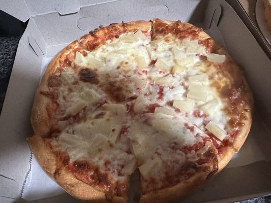 Pineapple pizza