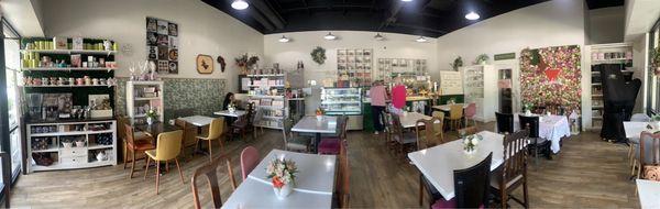 Panoramic photo of the entire inside of the cafe