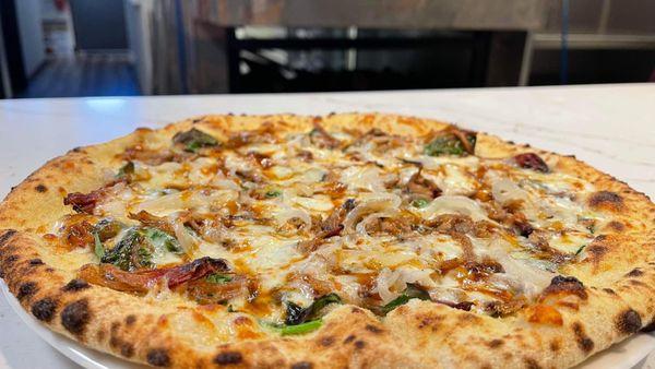 COWBOY - Daily Homemade Dough, Mozzarella, Gorgonzola, Spinach, Smoked Pulled Pork, Bbq Sauce, Onions, Evo