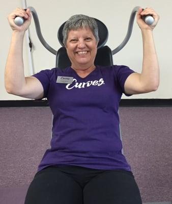 Cheryl on the shoulder press.