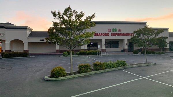 The Asian chain's 5th locay coming summer 2021 to Vasco Plaza off of N Vasco exit en route to Brentwood | groceries incl live seafood tanks