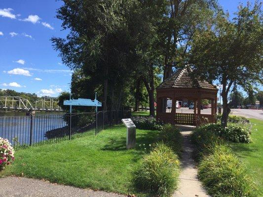 Gazebo and Mississippi River view.