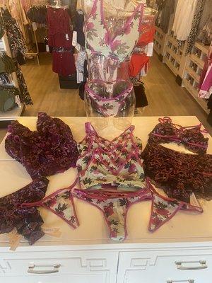 Bra and panty sets