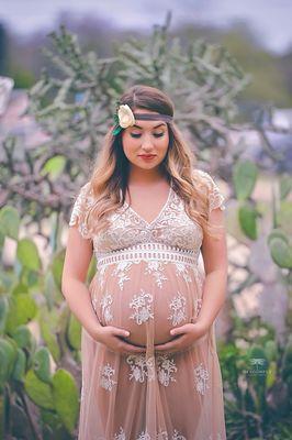 Outdoor & indoor maternity session's at the studio.