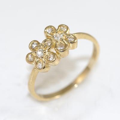 http://www.amazon.com/Yellow-Gold-Flower-Ring-size/dp/B00876SH9K/ref=sr_1_75?s=jewelry&ie=UTF8&qid=1339793769&sr=1-75