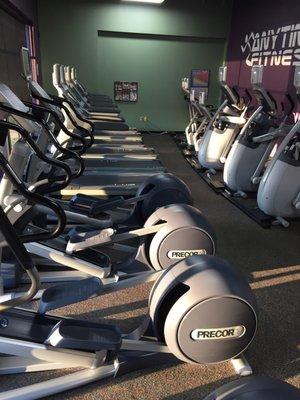 6 elliptical machines, 6 treadmills, a few bikes and such for cardio