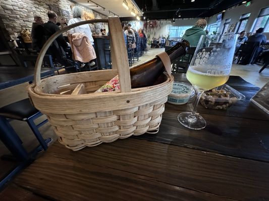 Bottle basket of Honeymoon Season