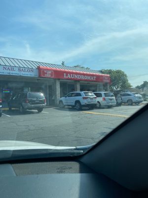 Laundromat next to QQ Nails