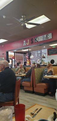 Dining  room busy place