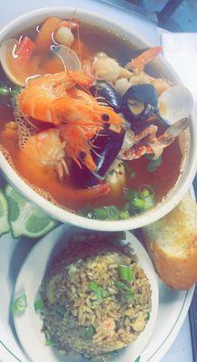 Caldo de Mariscos y si andas crudo  esta es la mejor opción para andar al  solo en Cancún seafood