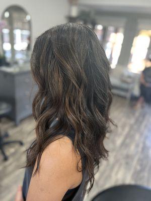 Gray blending highlights with a layered haircut