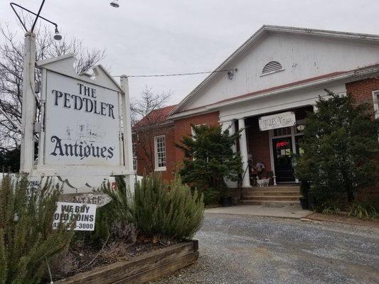 Peddler Antiques Mall