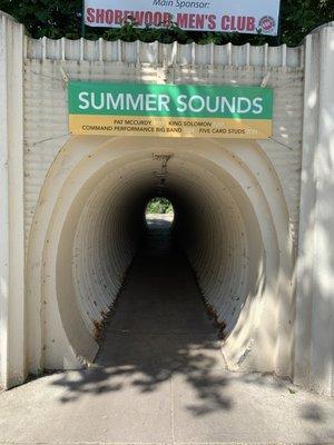 The walking tunnel to get to the restaurant.