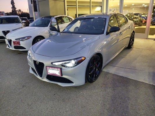 2020 Alfa Romeo Giulia w/ Nero trim pack