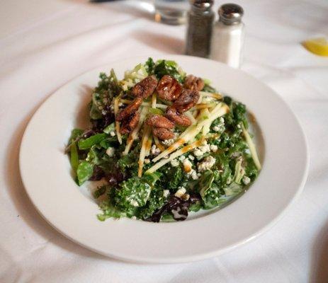 Salad with candied pecans