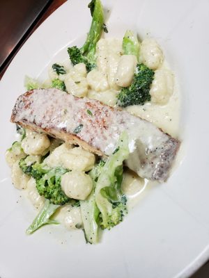 salmon gnocchi and broccoli alfredo