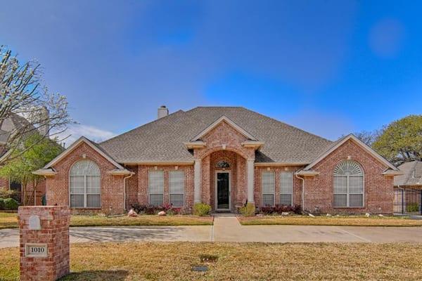 4/3.5/2 Extraordinary home in desirable Arbors of Creekwood. Home had flooring, counter top and paint upgrades...