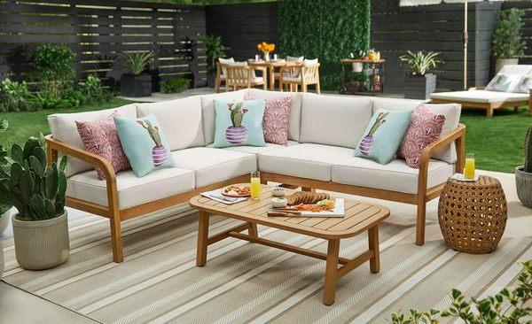 We offer eco-friendly cleaning of all your Patio Furniture, Cushions, indoor/outdoor Rugs and Throw Pillows!