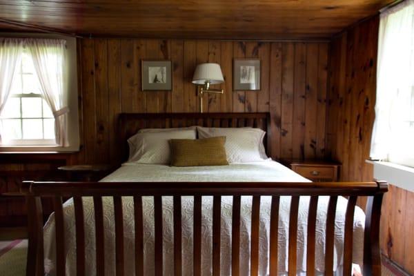 Queen bedroom with sitting area.