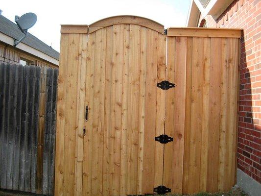 Gate door with Arch detail installed. Before Staining.