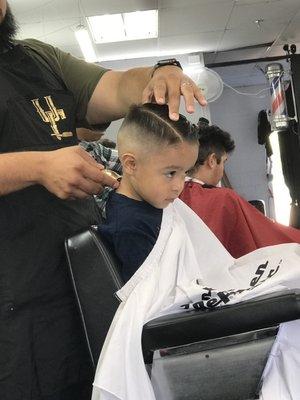 Leo getting down again, on fresh fade haircut !