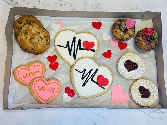 We present you our Valentine's specials!  Valentine's cookies box Surprise your favorite person with a sweet detail.