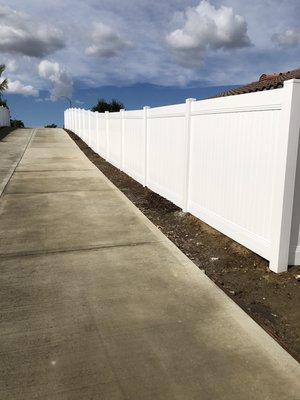 6 white privacy vinyl fence