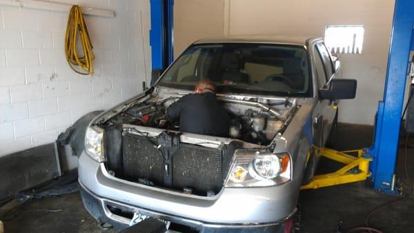 Here is a nice 2004 Ford F150 during an engine replacement