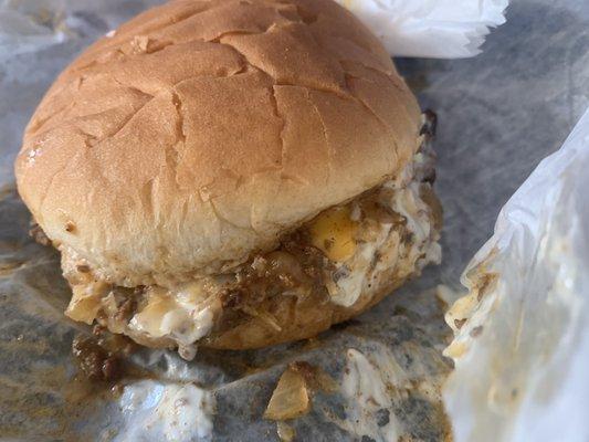 Cheeseburger with mayo, onions, chili