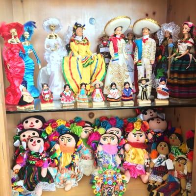 Catrinas, muñecas, and barbies from different regions of Mexico. Frida dolls and typical rag dolls.