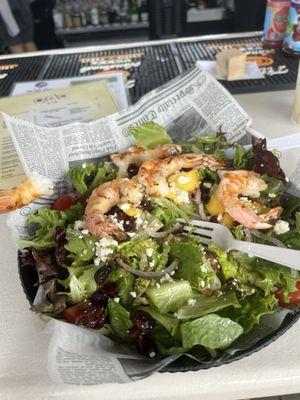 Sea shell salad with grilled shrimp