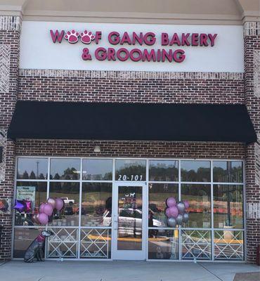 Woof Gang Bakery & Grooming Flowers Crossroads