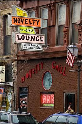 Novelty Lounge